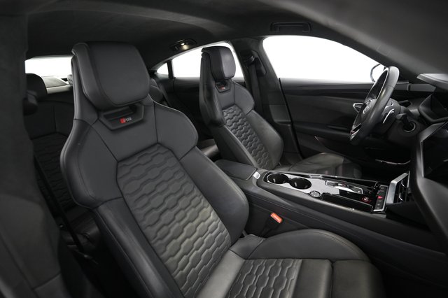 2023 Audi RS e-tron GT — photo 18 of 25