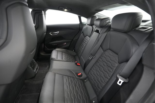 2023 Audi RS e-tron GT — photo 19 of 25