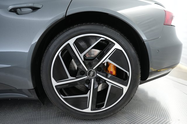 2023 Audi RS e-tron GT — photo 17 of 25