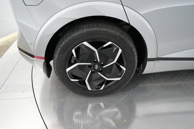 2024 Hyundai IONIQ 5 — photo 7 of 19