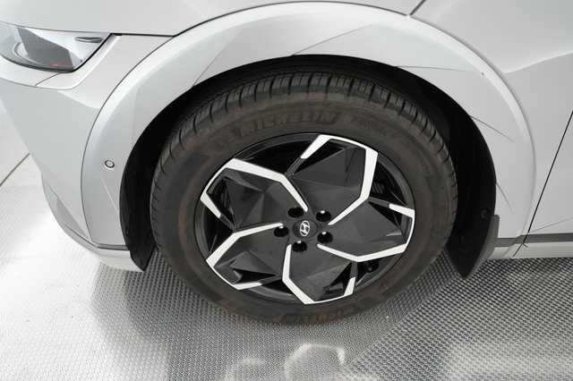 2024 Hyundai IONIQ 5 — photo 14 of 19