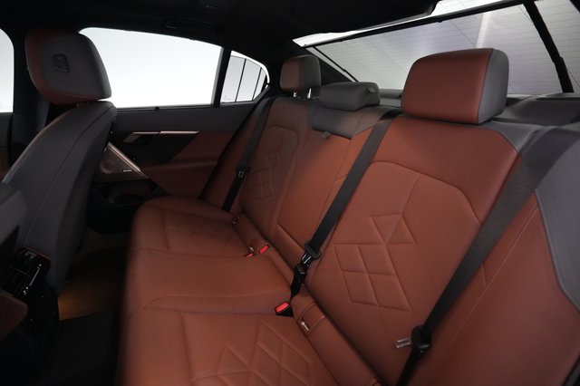 2024 BMW i5 — photo 17 of 18