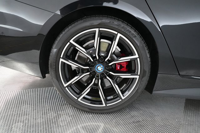 2024 BMW i4 — photo 15 of 20
