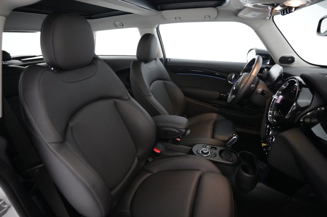 2024 MINI Cooper SE — photo 18 of 22