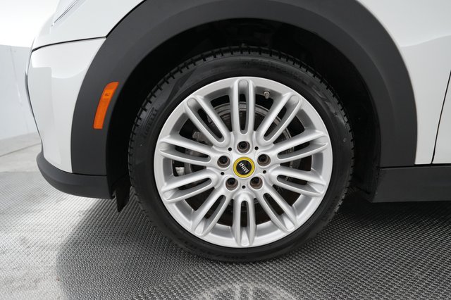 2024 MINI Cooper SE — photo 16 of 22