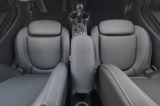 2024 MINI Cooper SE — photo 21 of 22