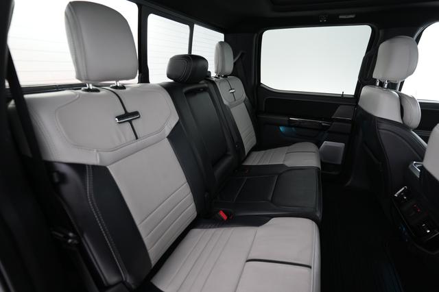 2022 Ford F-150 Lightning — photo 4 of 18