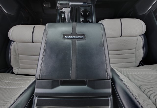 2022 Ford F-150 Lightning — photo 16 of 18