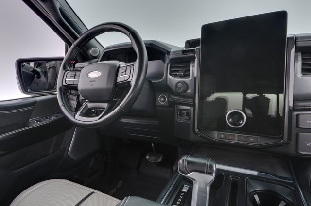 2022 Ford F-150 Lightning — photo 14 of 18