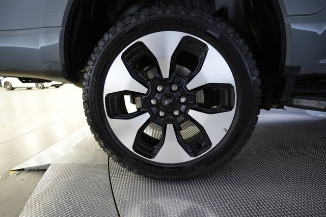 2022 Ford F-150 Lightning — photo 7 of 18