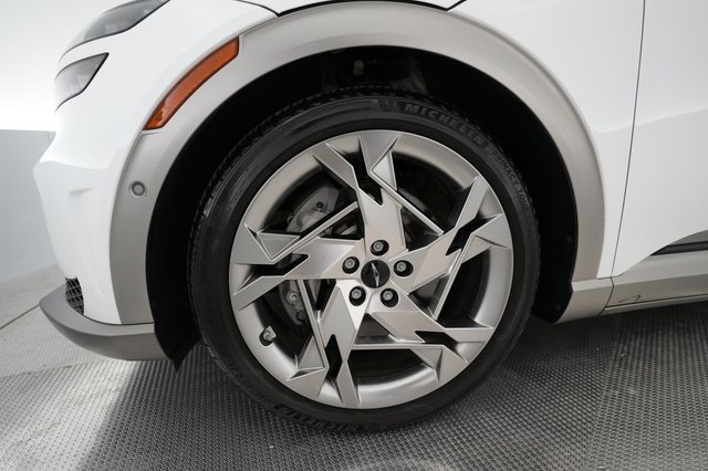 2023 Genesis GV60 — photo 14 of 19
