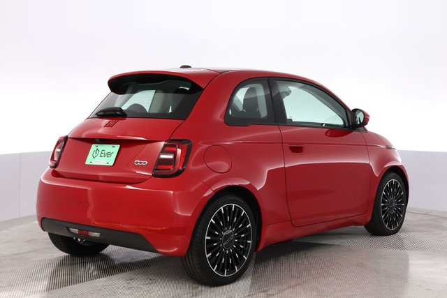 2024 Fiat 500e — photo 2 of 20