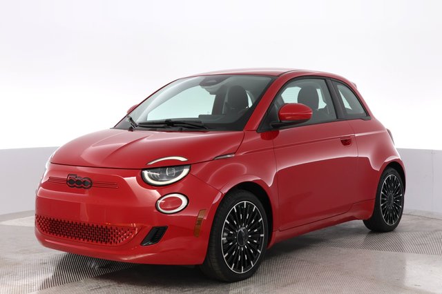 2024 Fiat 500e — VIN ZFAFFAA46RX214101