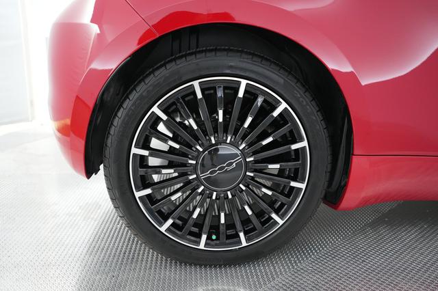 2024 Fiat 500e — photo 7 of 20