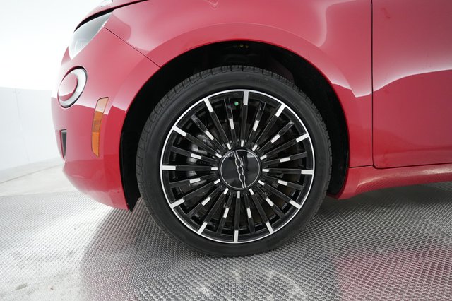 2024 Fiat 500e — photo 16 of 20