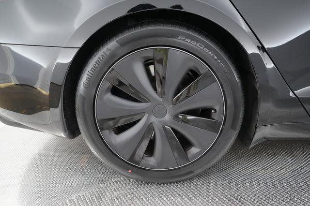 2023 Tesla Model S — photo 7 of 24