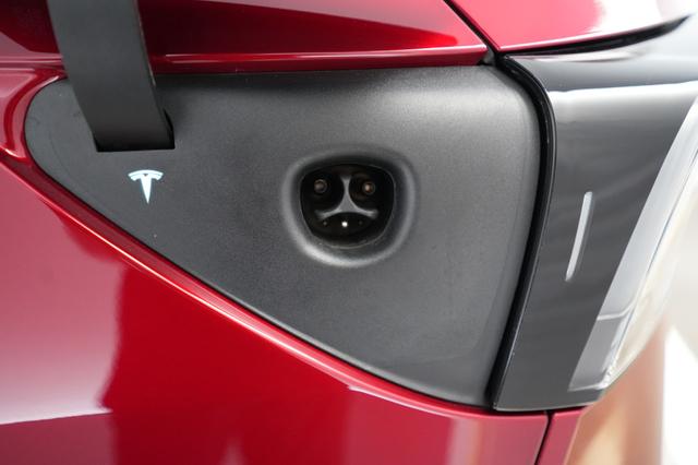 2026 Tesla Model Y — photo 8 of 21