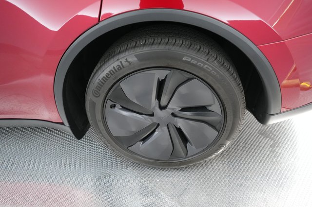 2026 Tesla Model Y — photo 15 of 21