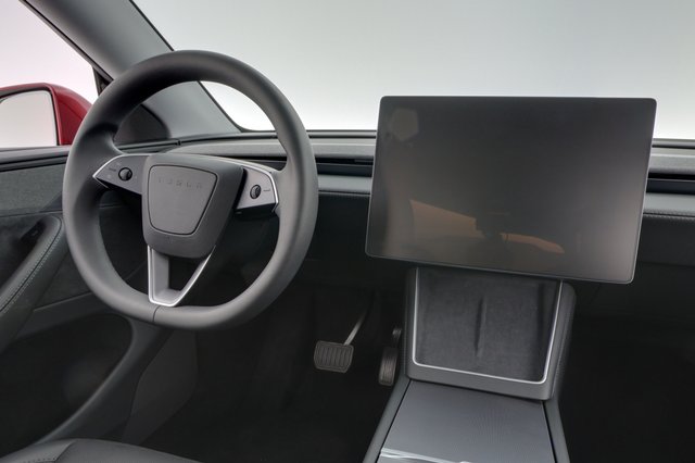 2026 Tesla Model Y — photo 18 of 21