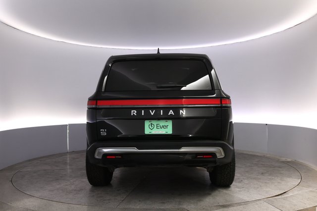 2025 Rivian R1S — photo 12 of 26