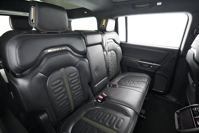 2025 Rivian R1S — photo 4 of 26