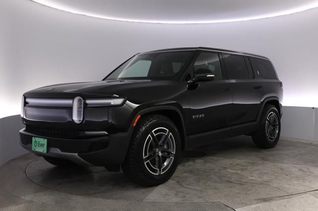 2025 Rivian R1S — VIN 7PDSGBBA2SN046983
