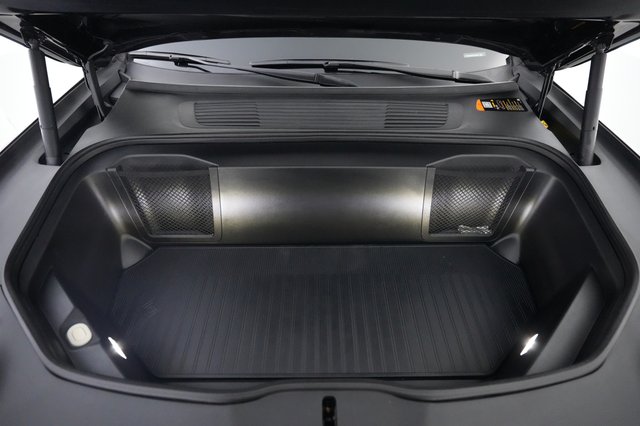 2025 Rivian R1S — photo 23 of 26