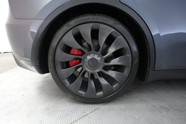 2023 Tesla Model Y — photo 17 of 26