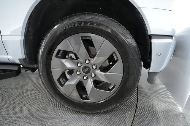 2022 Ford F-150 Lightning — photo 11 of 17