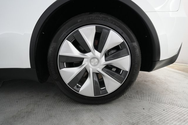 2023 Tesla Model Y — photo 7 of 30
