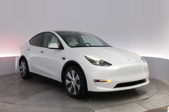 2023 Tesla Model Y — photo 10 of 30