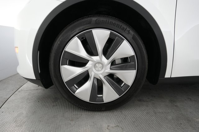 2023 Tesla Model Y — photo 15 of 30