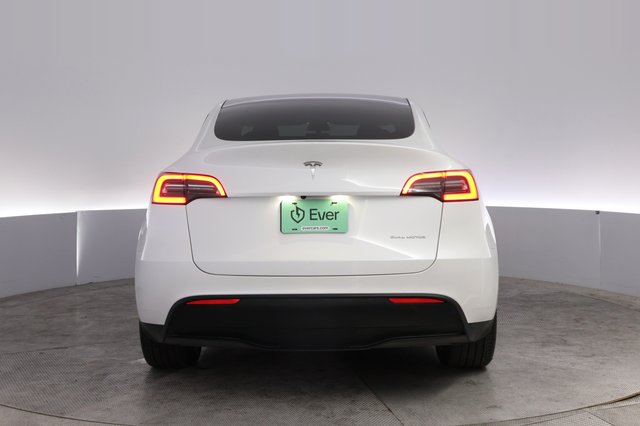 2023 Tesla Model Y — photo 12 of 30