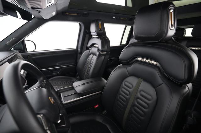 2025 Rivian R1S — photo 3 of 30