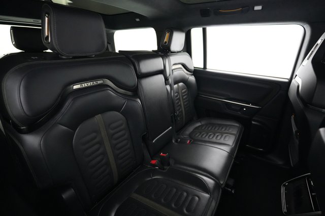 2025 Rivian R1S — photo 4 of 30