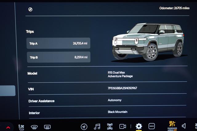 2025 Rivian R1S — photo 5 of 30