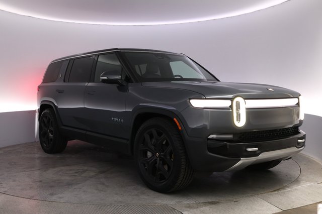 2025 Rivian R1S — photo 10 of 30