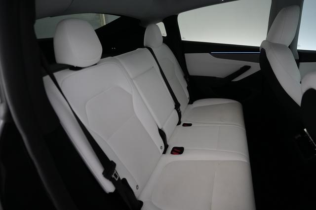 2026 Tesla Model Y — photo 4 of 20
