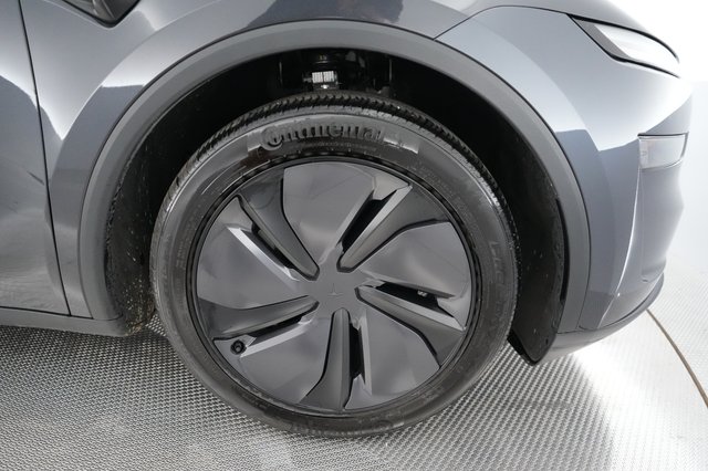 2026 Tesla Model Y — photo 13 of 20
