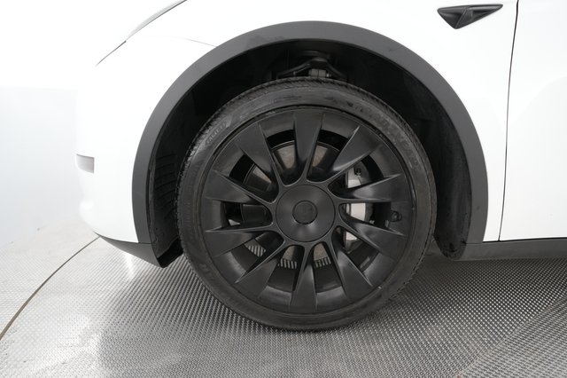 2023 Tesla Model Y — photo 14 of 21