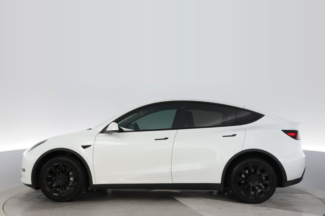 2023 Tesla Model Y — photo 12 of 21