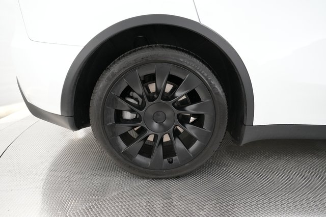 2023 Tesla Model Y — photo 7 of 21