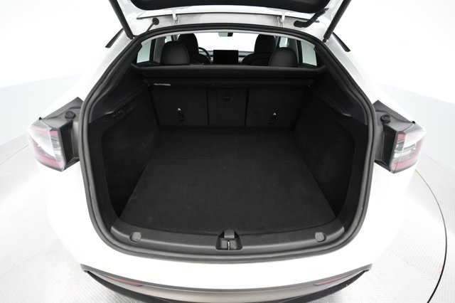 2023 Tesla Model Y — photo 6 of 21