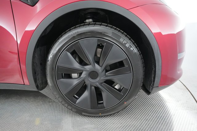 2024 Tesla Model Y — photo 16 of 23