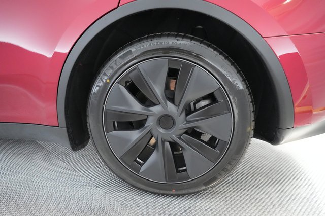 2024 Tesla Model Y — photo 15 of 23