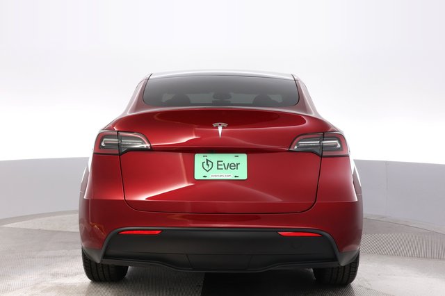 2024 Tesla Model Y — photo 12 of 23