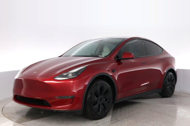 2024 Tesla Model Y — VIN 7SAYGDED7RF102141