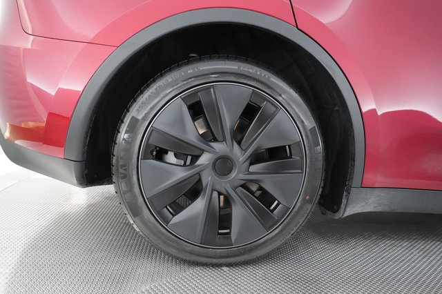 2024 Tesla Model Y — photo 17 of 23