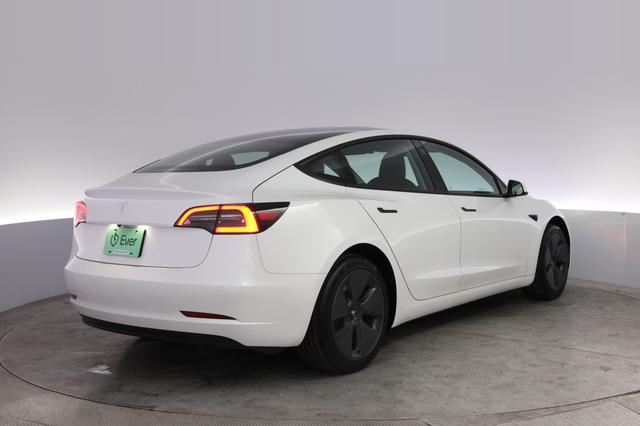 2021 Tesla Model 3 — photo 2 of 24