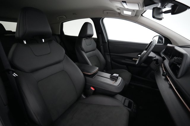 2025 Nissan Ariya — photo 16 of 22